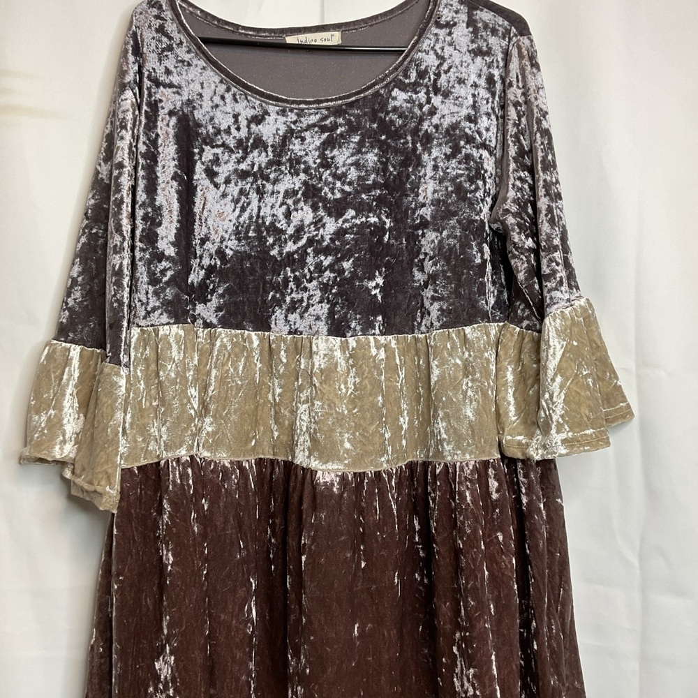 Indigo Soul large velvet tiered ruffle top brown gray and tan - Picture 4 of 11